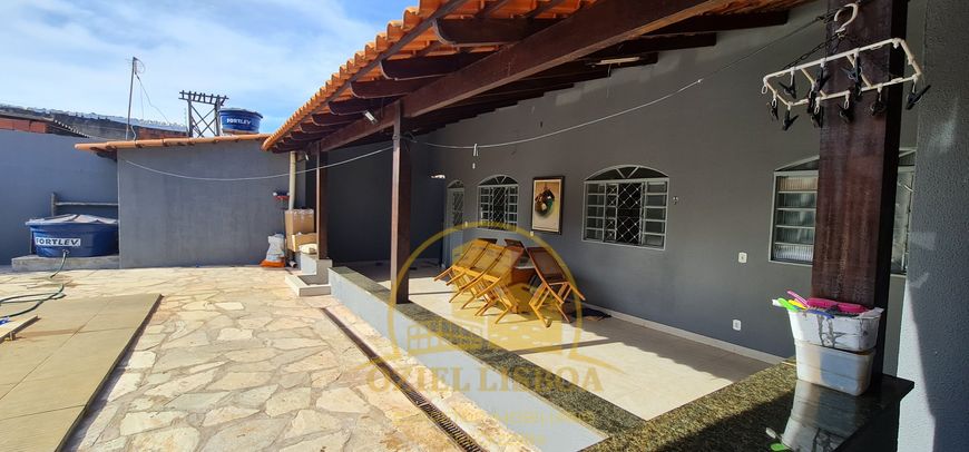 CASA NASCENTE NA LAJE RUA 04 VICENTE PIRES LOTE 400m2 com 3 quartos suítes piscina churrasqueira