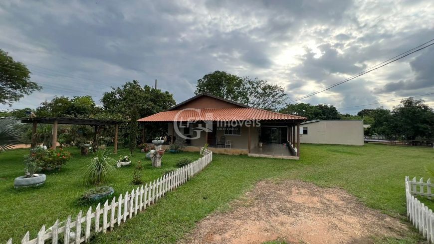 Chácara à venda em Campo Grande-MS, bairro Chácara das Mansões: 2 quartos, 1 suíte, 2 salas, 2 banhe