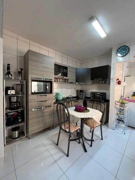 Excelente casa térrea com 02 kitnetes nos fundos!!!
