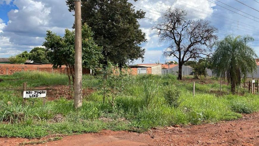 Terreno Excelente para construção de moradia ou para fins comerciais!