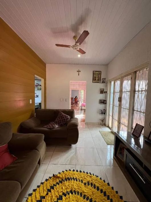 Excelente casa térrea com 03 quartos no bairro Pioneiros