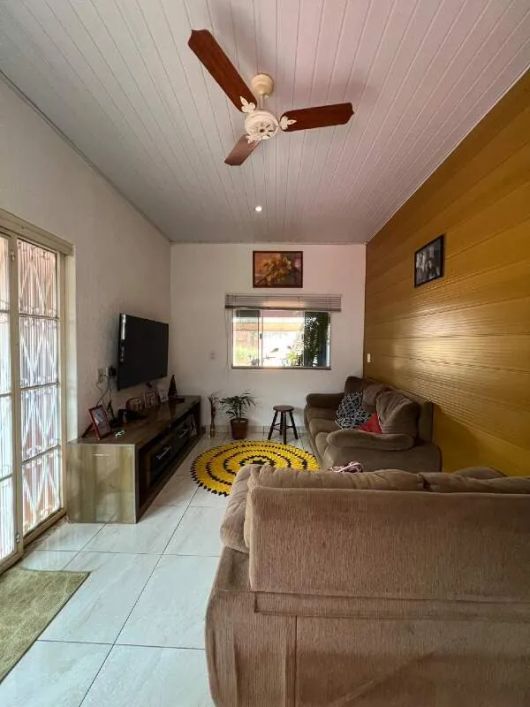 Excelente casa térrea com 03 quartos no bairro Pioneiros