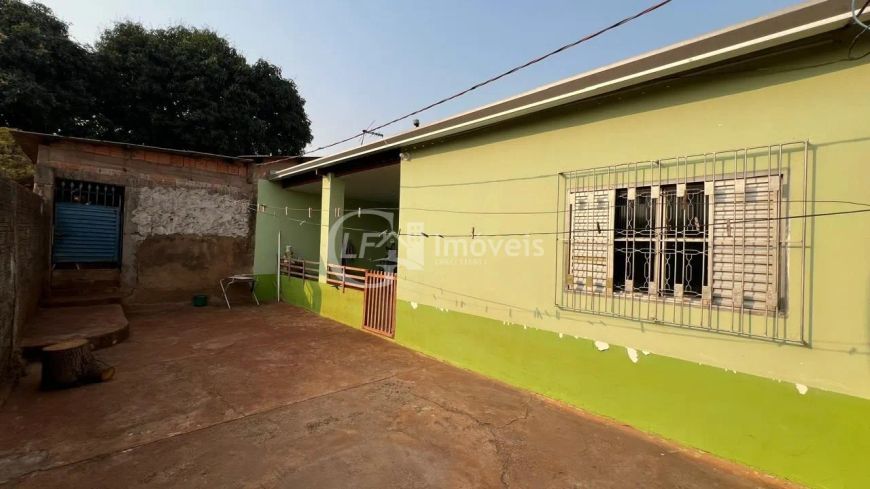 Casa à venda em Campo Grande-MS, Vila Nogueira: 4 quartos, 2 salas, 2 banheiros, 3 vagas de garagem