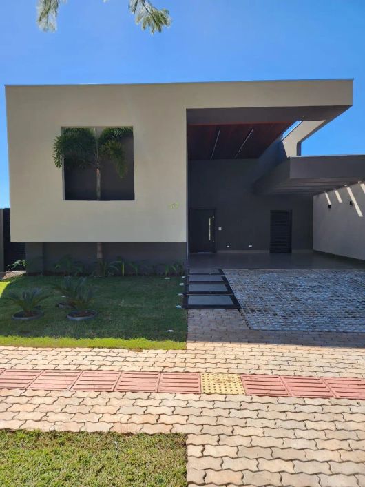 Casa Térrea em Condomínio - 3 Suítes e Completa com Planejados