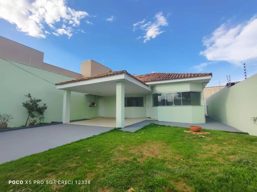 Casa ampla, com energia solar e suite master