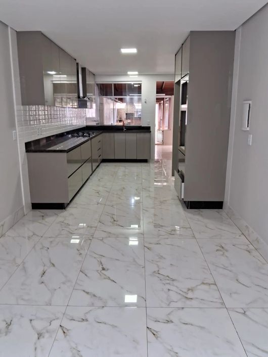 VENDO CASA DE ALTO PADRÃO! COM LAJE! ACEITA PROPOSTA E ACEITA PERMUTA!!