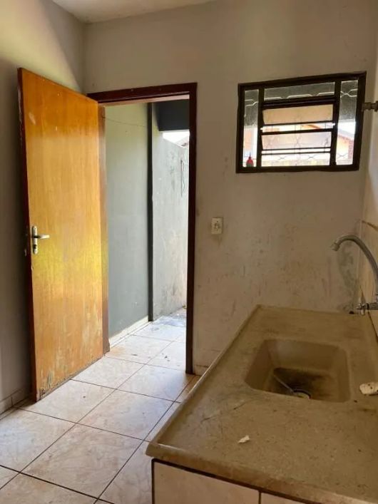 Casa Térrea com 03 quartos no bairro Jardim Los Angeles.