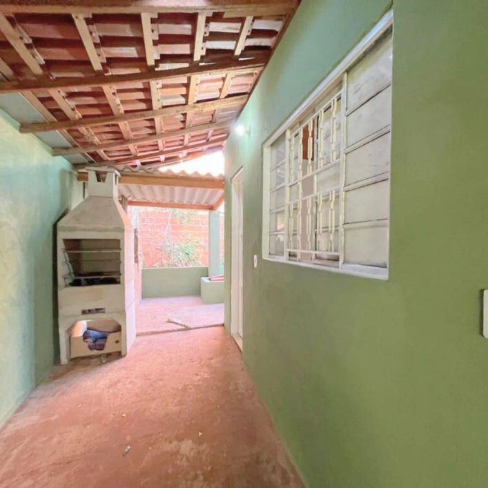 Casa á venda com 2 quartos sendo 1 apto, aceita financiamento no Vida Nova em Campo Grande