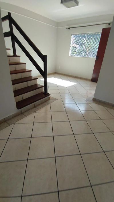 Sobrado com 3 quartos Condomínio fechado