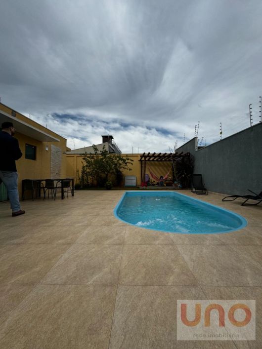 Casa com ponto comercial para venda perto da Av. Hiroshima em CG