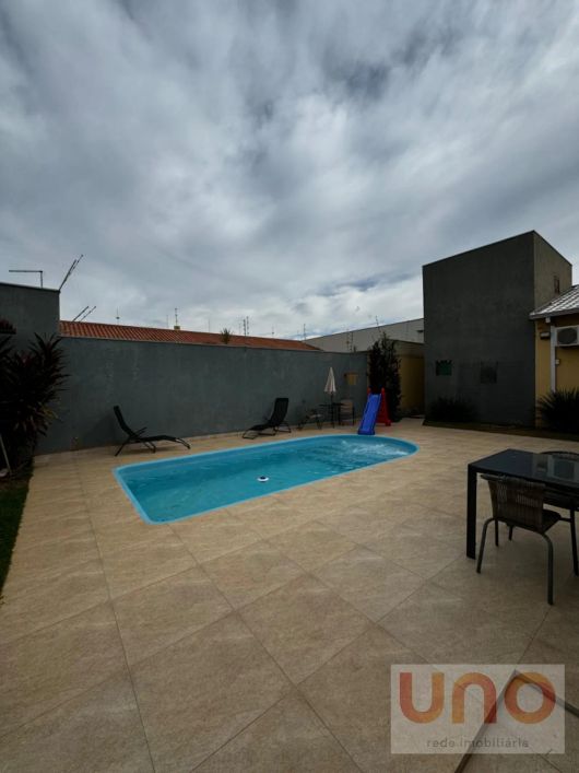 Casa com ponto comercial para venda perto da Av. Hiroshima em CG