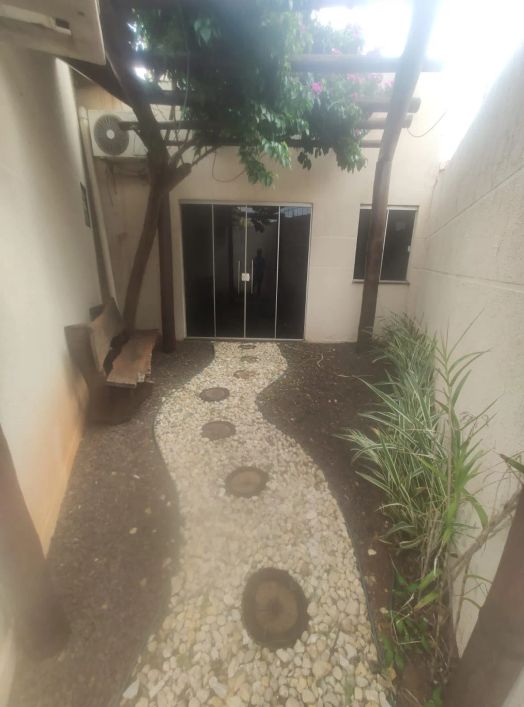 Imóvel para aluguel possui 200 metros quadrados com 4 quartos em Vila Palmira - Campo Grande - MS