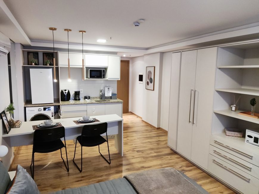 Flat Suíte Confortável com Cama Queen e Cozinha Americana