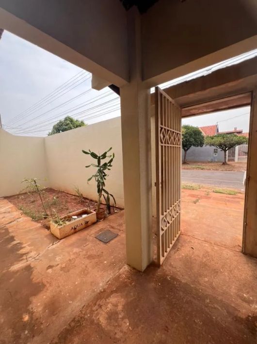 Imóvel para aluguel possui 100 metros quadrados com 3 quartos em Universitário - Campo Grande - MS