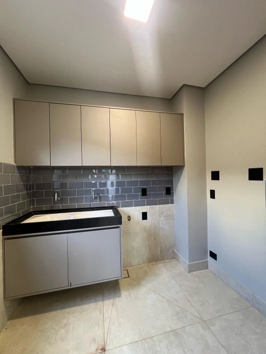 Imóvel para aluguel tem 210 metros quadrados com 3 quartos em Chácara Cachoeira - Campo Grande - MS