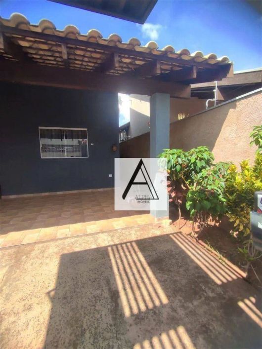 CASA AMPLA NO SANTO ANTONIO