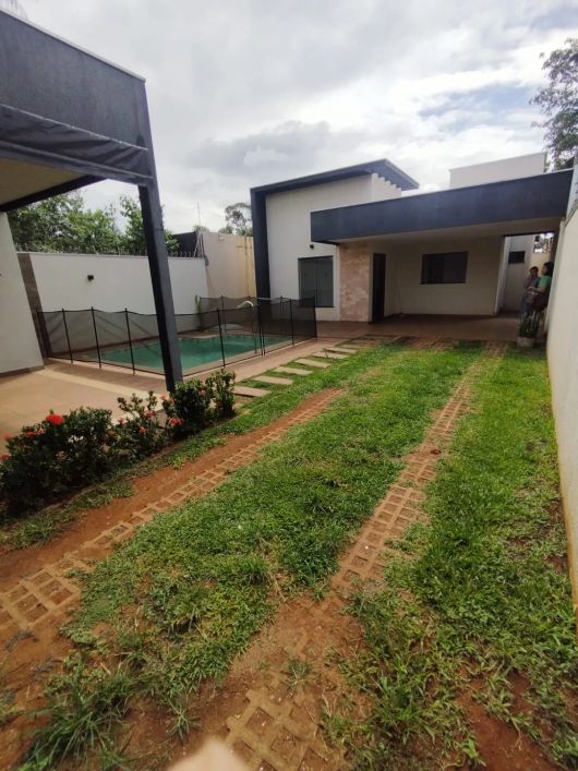 Térrea para aluguel possui 110 metros quadrados com 3 quartos em Jardim Colibrí - Campo Grande - MS