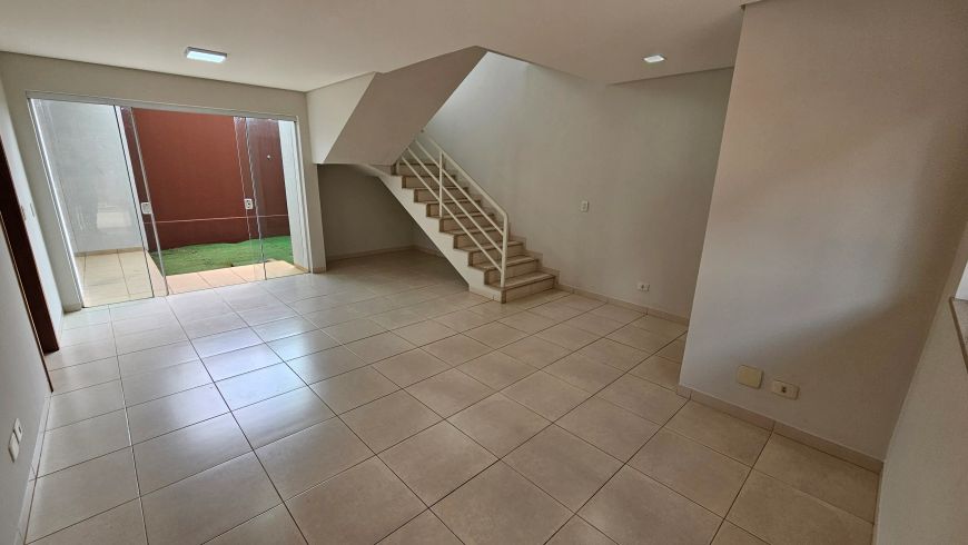 Sobrado para aluguel com 170 metros quadrados com 3 quartos em Vila Carvalho - Campo Grande - MS