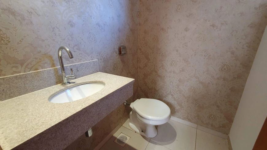 Sobrado para aluguel tem 170 metros quadrados com 3 quartos em Vila Carvalho - Campo Grande - MS