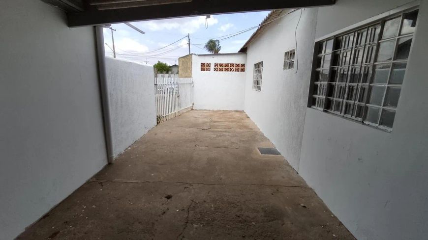 ALUGO CASA EM VILA ATRÁS DA AVENIDA JÚLIO DE CASTILHO