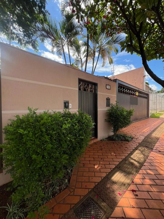 Casa térrea dupla aptidão no Jardim dos Estados com 4 quartos