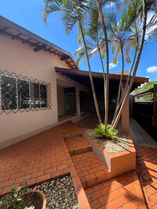 Casa térrea dupla aptidão no Jardim dos Estados com 4 quartos