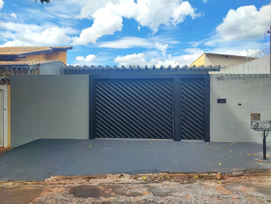 Térrea para aluguel possui 107 metros quadrados com 2 quartos em Vila Carvalho - Campo Grande - MS