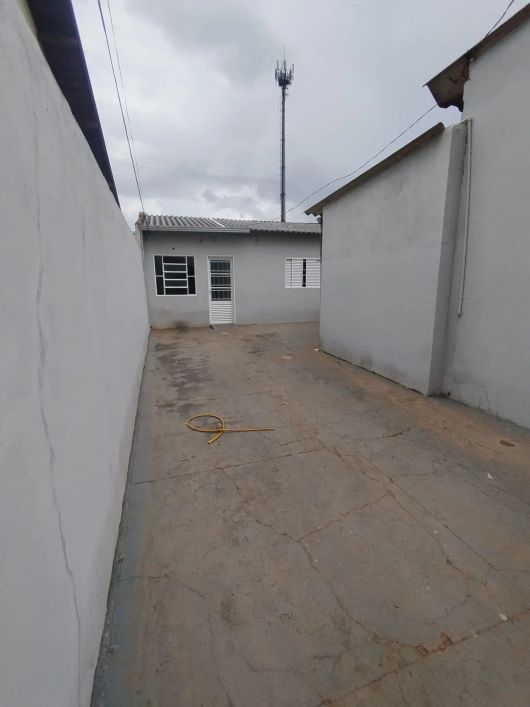 Alugo casa 2 quartos bairro Mata do Jacinto