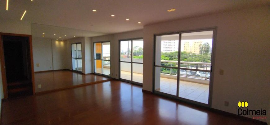 APARTAMENTO AMPLO RICO EM ARMARIO.