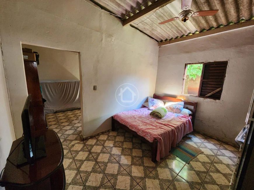 CASAS EM 02 TERRENOS - BOM PARA CONSTRUTORES