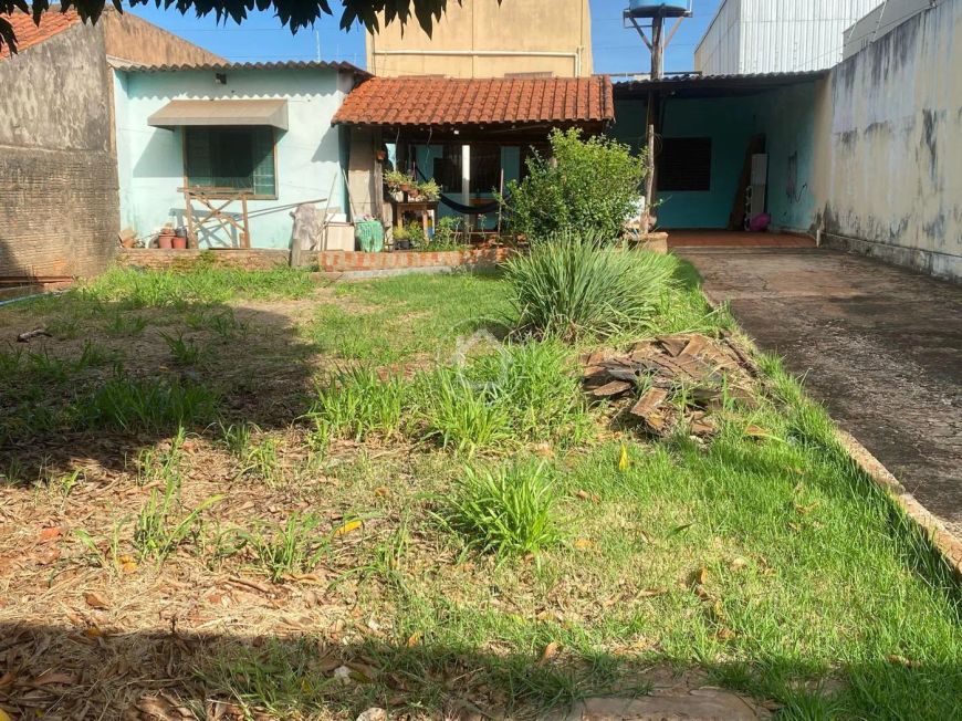 CASA COM ÓTIMO TERRENO NO BAIRRO SEMINÁRIO
