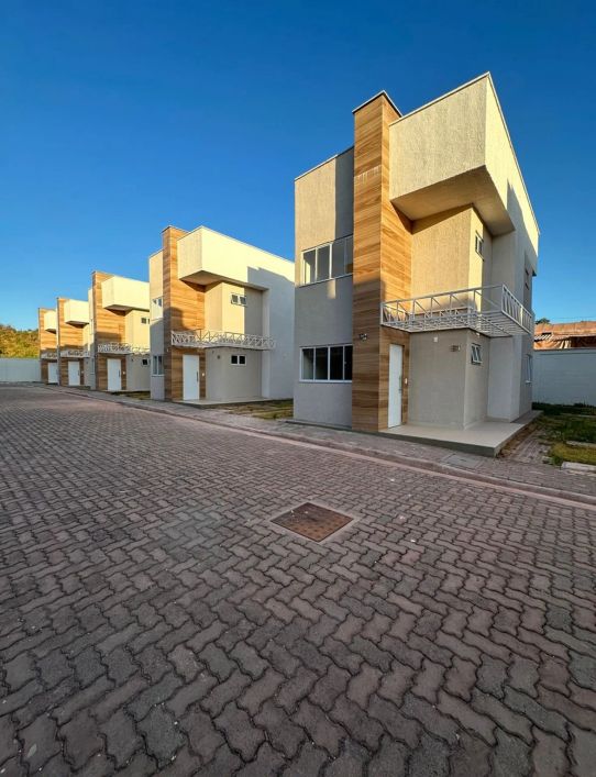 T.J - Casa Duplex à venda Condomínio Fechado.