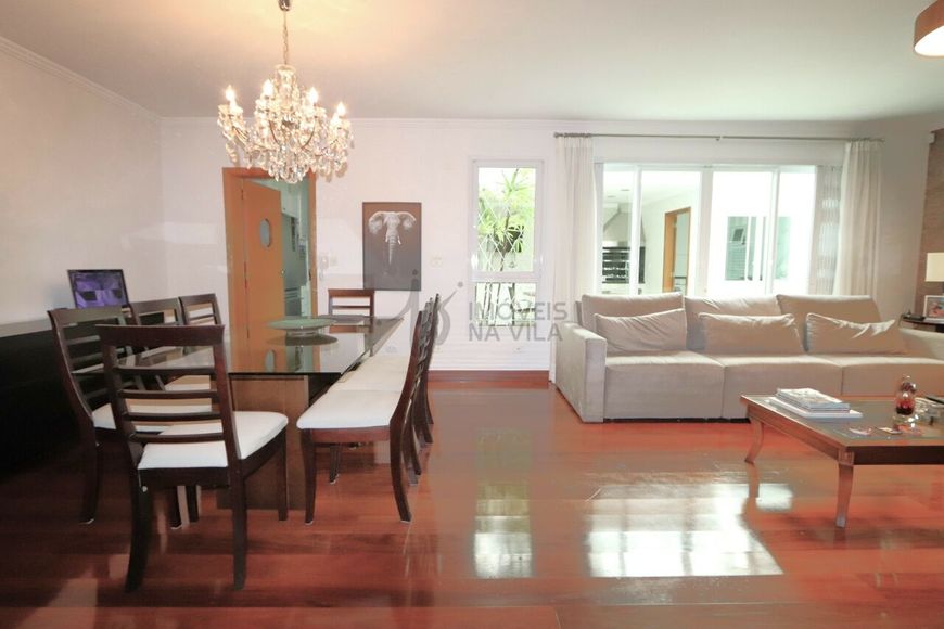 Casa com 4 suítes em rua tranquila e arborizada no Planalto Paulista, próxima à Avenida 23 de Maio