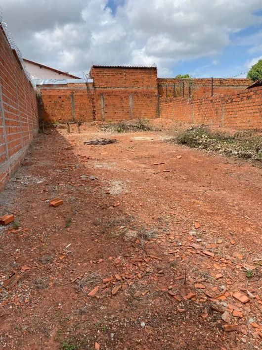 CC-Imóveis Terreno à Venda bem localizado próximo ao Hipotálamo Unimed. Teresina-PI