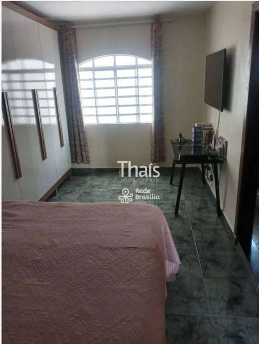 QR 406 Conjunto 26 | Sobrado com 4 Quartos e 2 Banheiros - 120m² | Aceita Permuta - Samambaia Norte