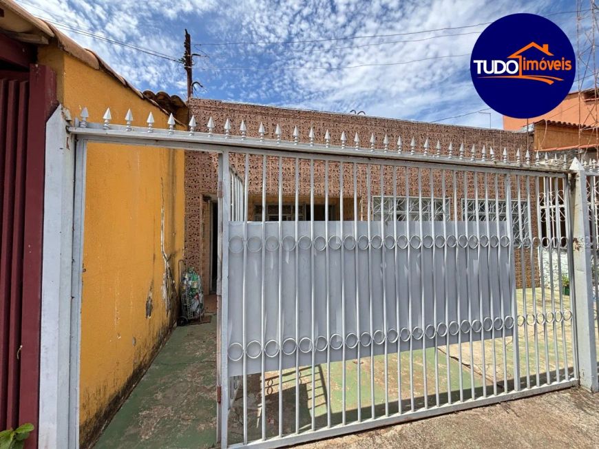 CASA NA QUADRA 22 SETOR LESTE - A QUADRA MAIS VALORIZADA DO GAMA, ABAIXO DO AMARELINHA