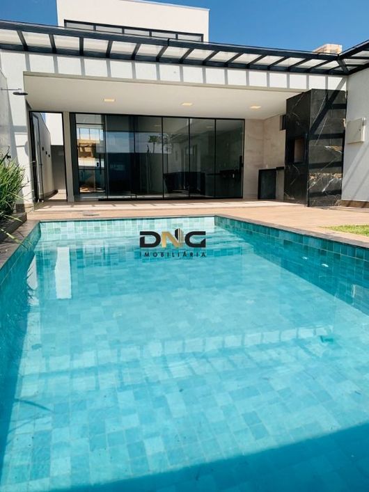 DESFRUTE DE SOFISTICAÇÃO E CONFORTO: CASA DE ALTO PADRÃO EM ARNIQUEIRAS COM VAGA DE GARAGEM EM CONDO