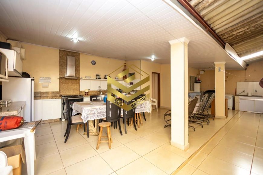 Linda Casa no lote de 300m² com 4 quartos sendo 1 suíte setor Central Gama