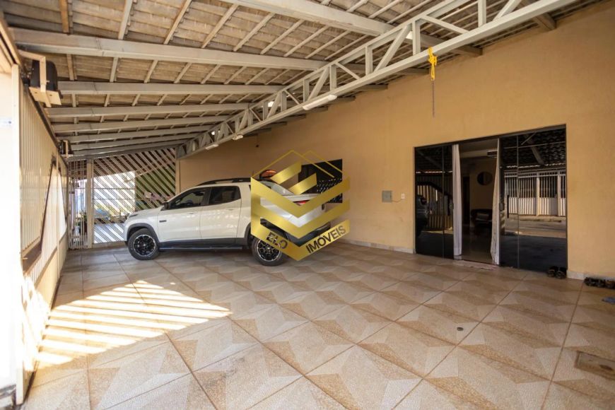 Linda Casa no lote de 300m² com 4 quartos sendo 1 suíte setor Central Gama
