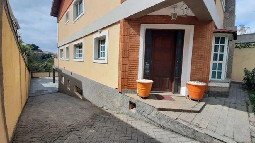 Vendo Sobrado, Próximo ao Metrô Vila Sonia. 3 dorms, 1 suíte, quintal, Lareira, churrasqueira - FL22