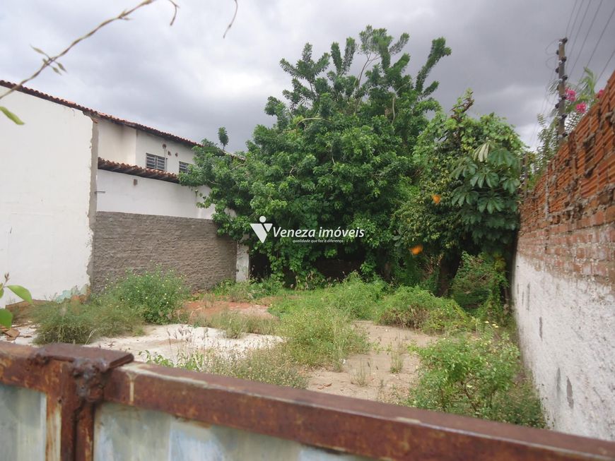 Terreno com ponto comercial no bairro Marques a Venda