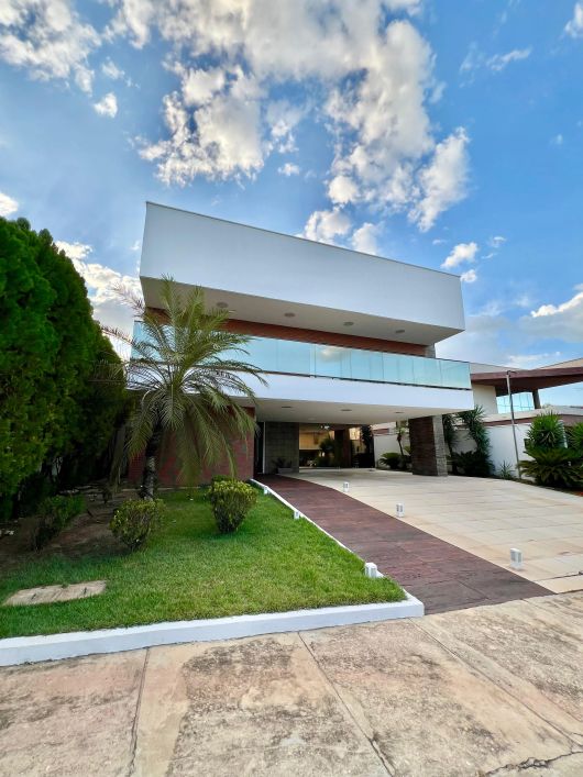 Sobrado para venda tem 450 metros quadrados com 5 quartos em Tabajaras - Teresina - PI