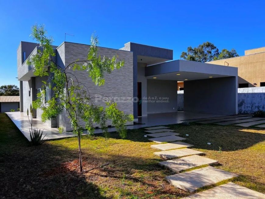 BAIXOU!!! Belíssima Casa localizada no Condomínio San Francisco II por R$879.000,00.