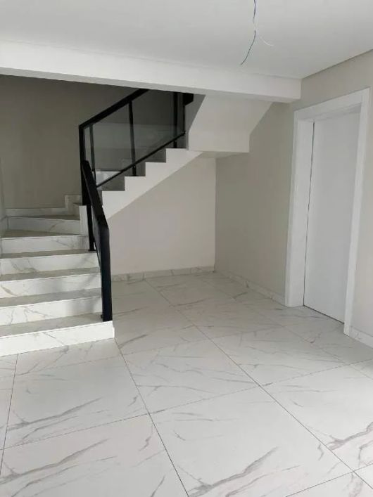 Casa Duplex em condomínio fechado na Kennedy