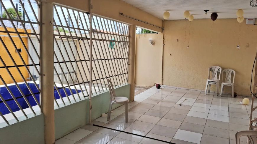 Casa no Mocambinho com 3 quartos sendo 2 suítes piscina, financia