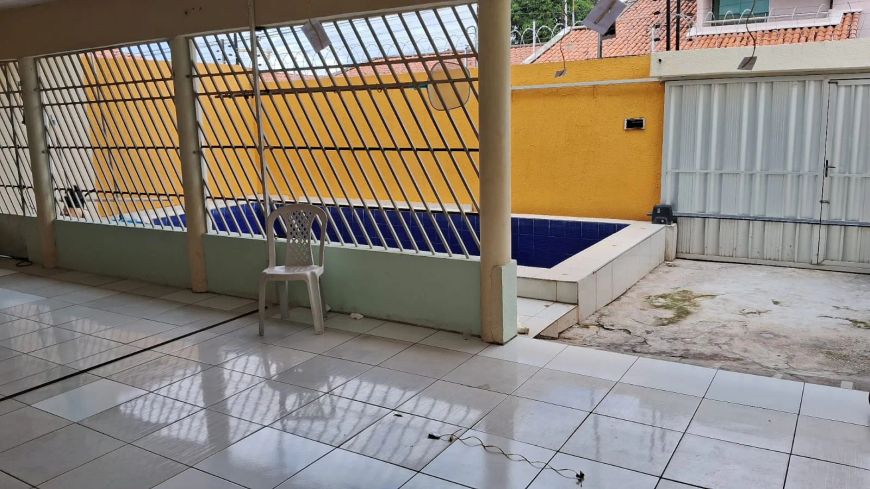 Casa no Mocambinho com 3 quartos sendo 2 suítes piscina, financia