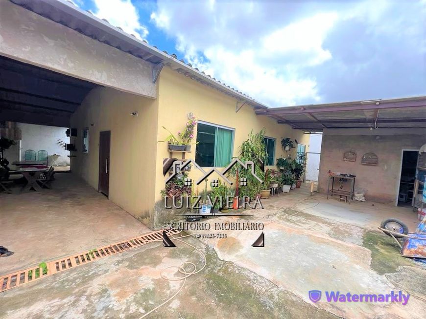 Casa na Colônia Agrícola Samambaia aceita Financiamento com 3 quartos