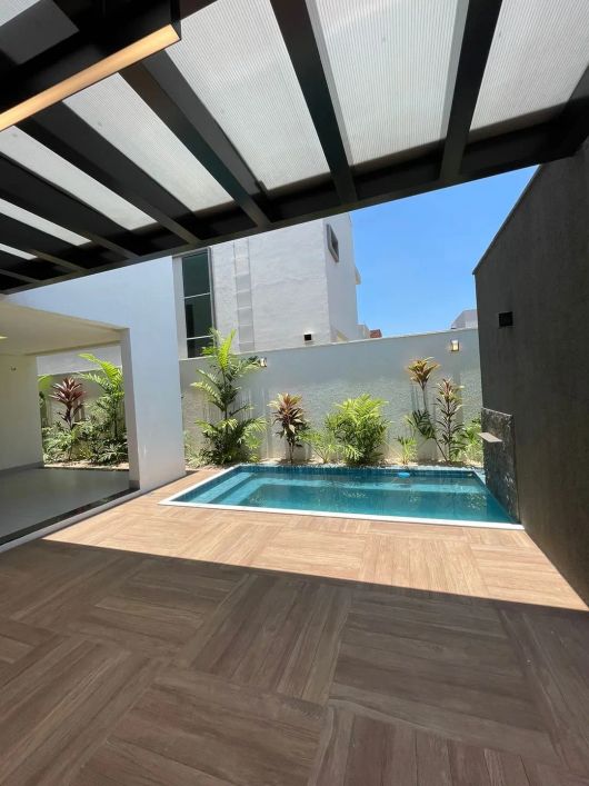 Casa para venda possui 257 metros quadrados com 4 quartos em Uruguai - Teresina - Piauí