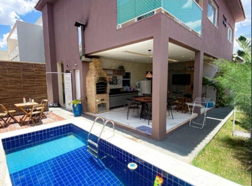 Casa para venda possui 250 metros quadrados com 4 quartos em Uruguai - Teresina - Piauí