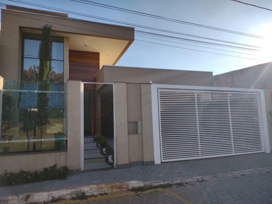 ARNIQUEIRA CONJ 5, CASA 3 QTS 2 SUÍTES, ARM/PLAN, PISC/CHURR, COND ALTO PADRÃO, SO 1.200.000 AC IMÓV